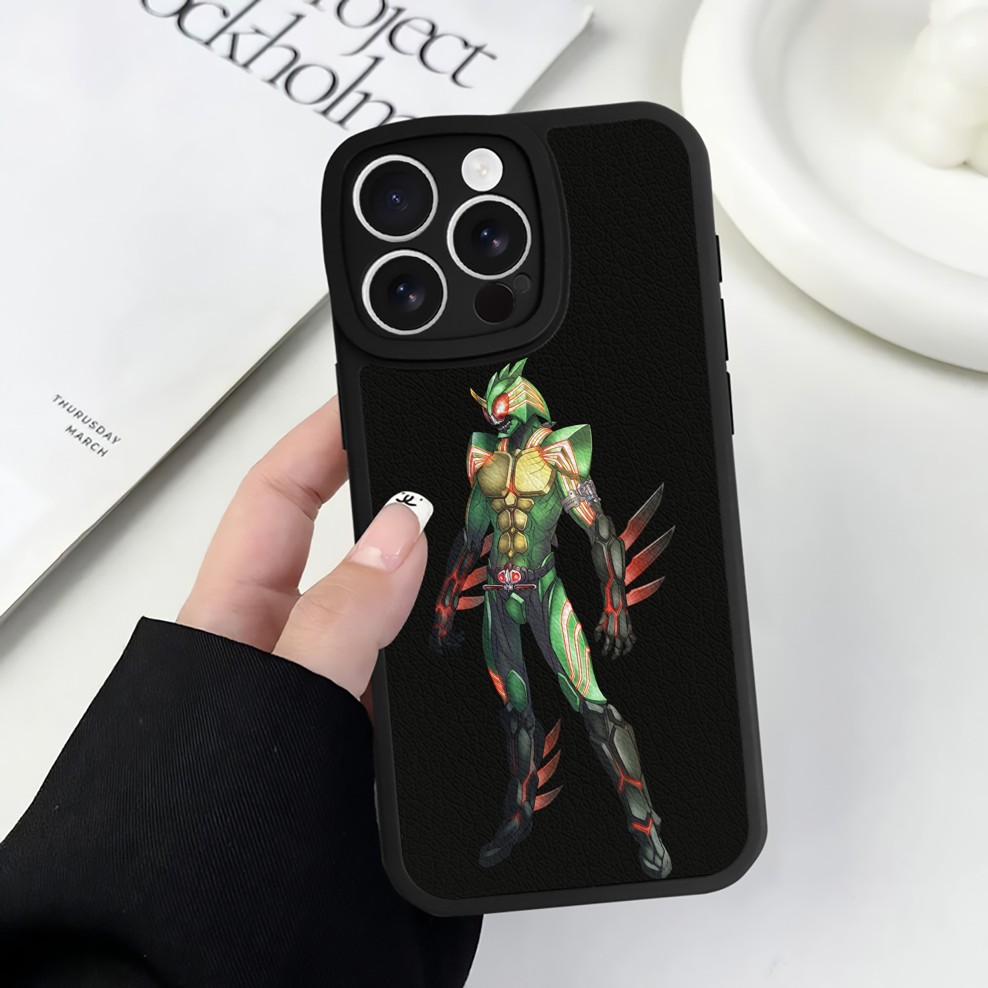 （画像用） ウルトラマン Ultraman 【iPhone 16シリーズ対応】シリコンスマホケース（レザー調） 材質：シリコン